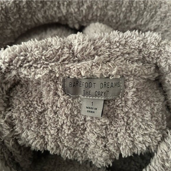 Barefoot dreams The Cozy Hooded Poncho Blanket - Picture 7 of 7